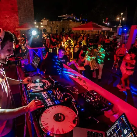 Liberta In Old Center شقة زادار