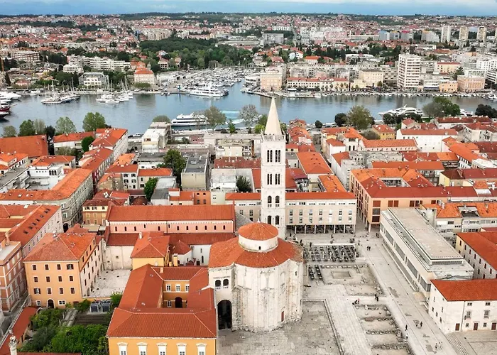 Liberta In Old Center Задар